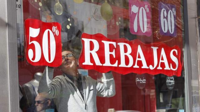 Un comercio durante el periodo de rebajas.