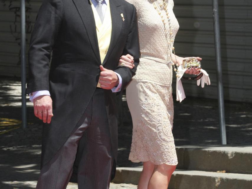 Miriam Ungría y el desaparecido Kardam, en una boda real europea.