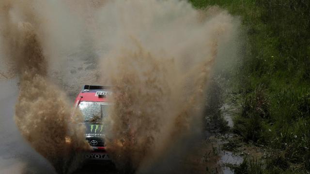 Nani Roma a los mandos de su Toyota.