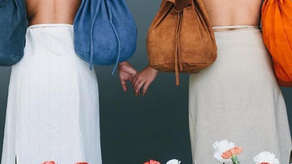 Algunos de los bolsos que diseña