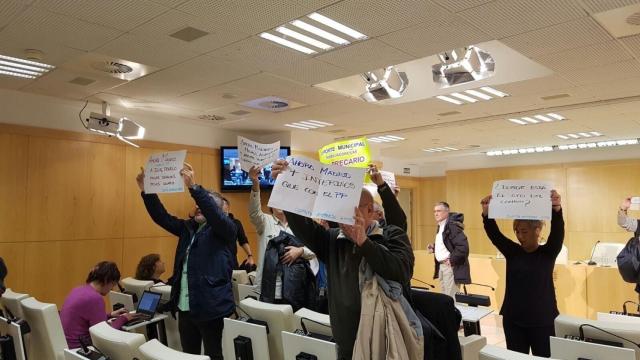 Trabajadores de centros municipales, desalojados de la sala de prensa del Ayuntamiento de Madrid