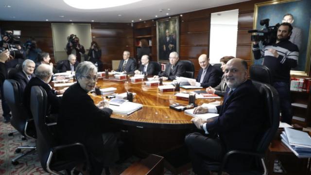 Imagen del pleno del Tribunal Constitucional, con su actual presidente.