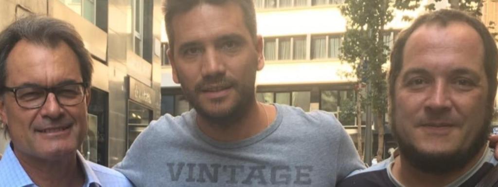 Txus, en el centro, con Artur Mas (izda) y David Fernández (dcha).