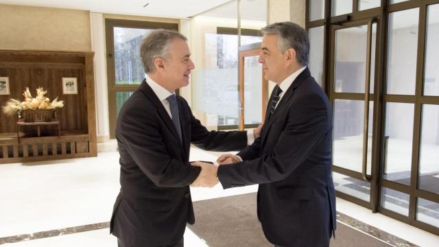 Iñigo Urkullu, y el nuevo delegado del Gobierno en el País Vasco, Javier de Andrés.