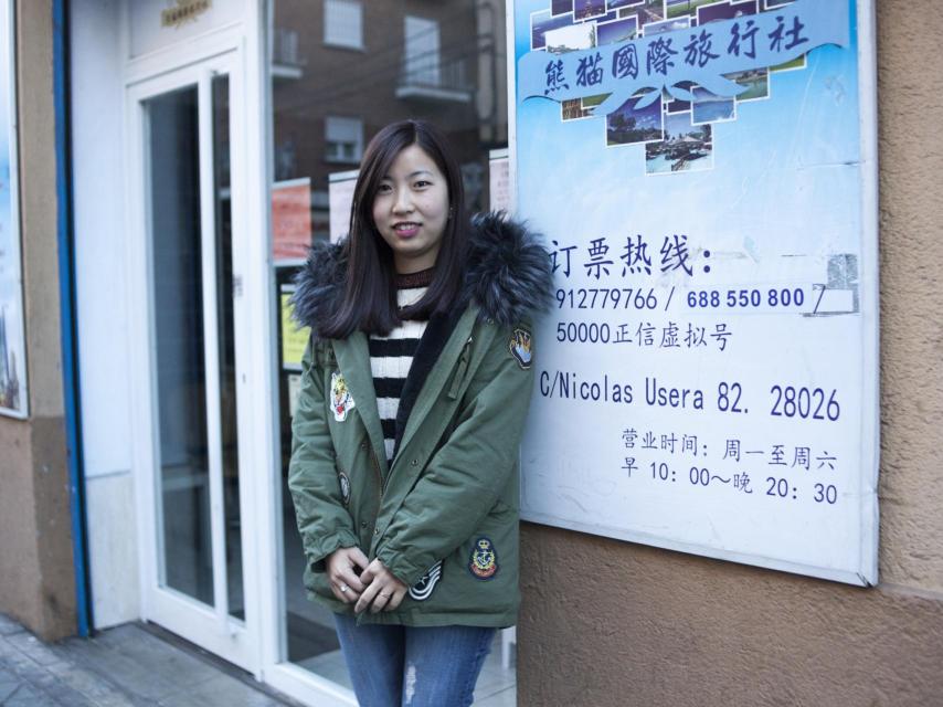 Estela trabaja en la inmobiliaria Panda.