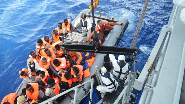 Uno de los rescates realizado por la 'Navarra', en noviembre de 2016.