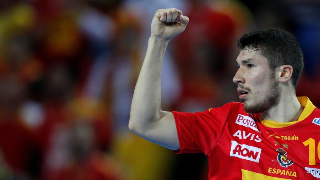 Alex Dujshebaev celebra un gol con la selección.