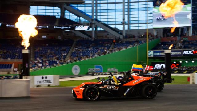 Montoya y Vettel fueron las estrellas de la Carrera de Campeones