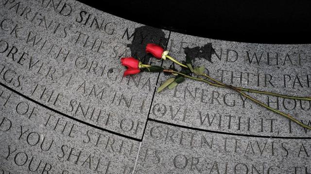 Un monumento conmemorativo de las víctimas del sida