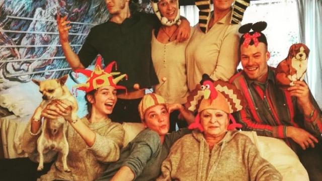 Los miembros de la familia Bosé acudieron ayer a Brieva para estar junto a la matriarca.