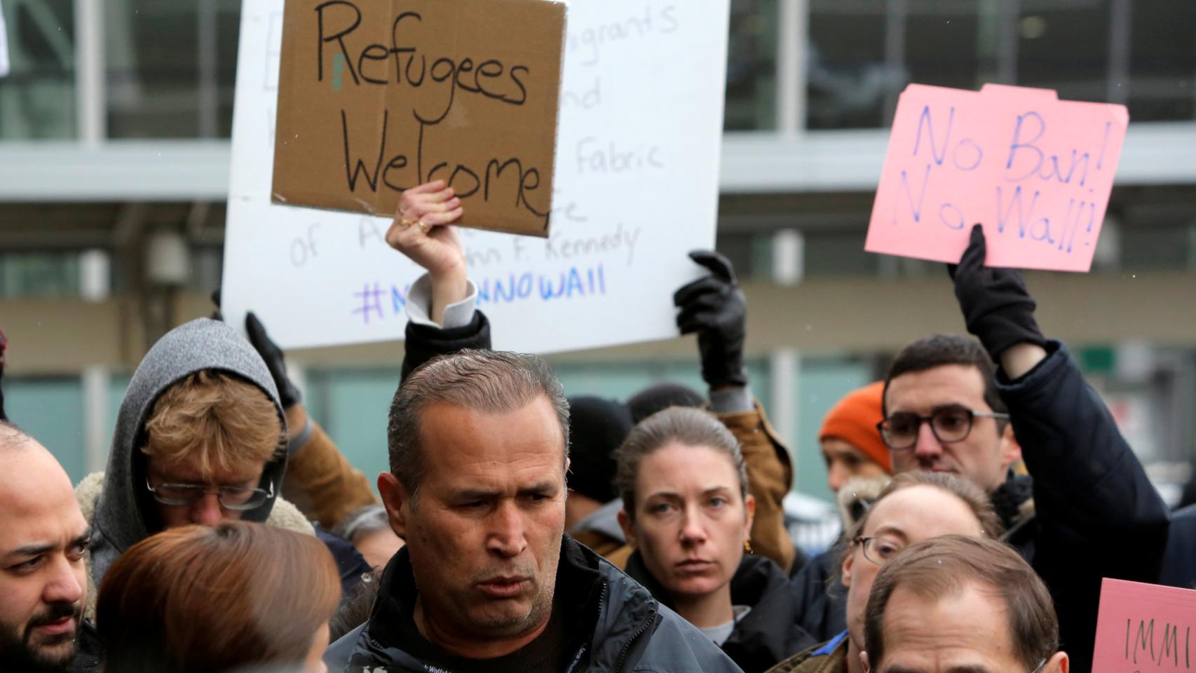 Protestas contra Trump en los aeropuertos de EEUU.