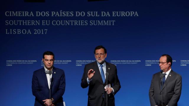Tsipras, Rajoy y Hollande, este sábado en Lisboa.
