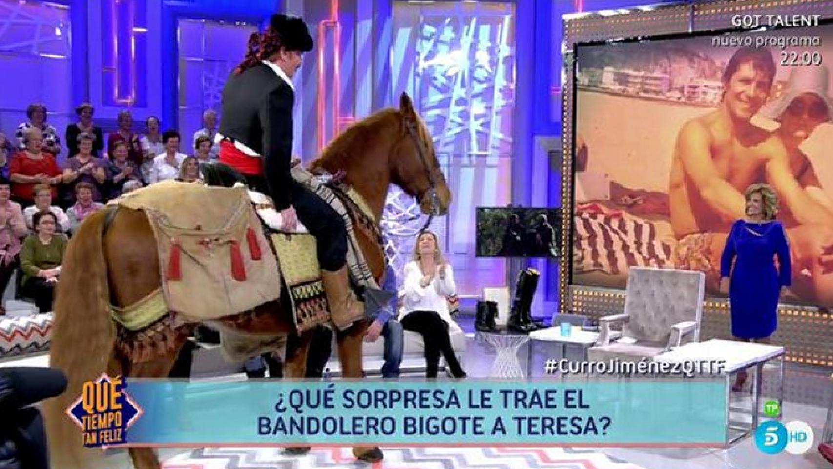 Bigote Arrocet sufre una caída de un caballo en el plató de '¡QTTF!'