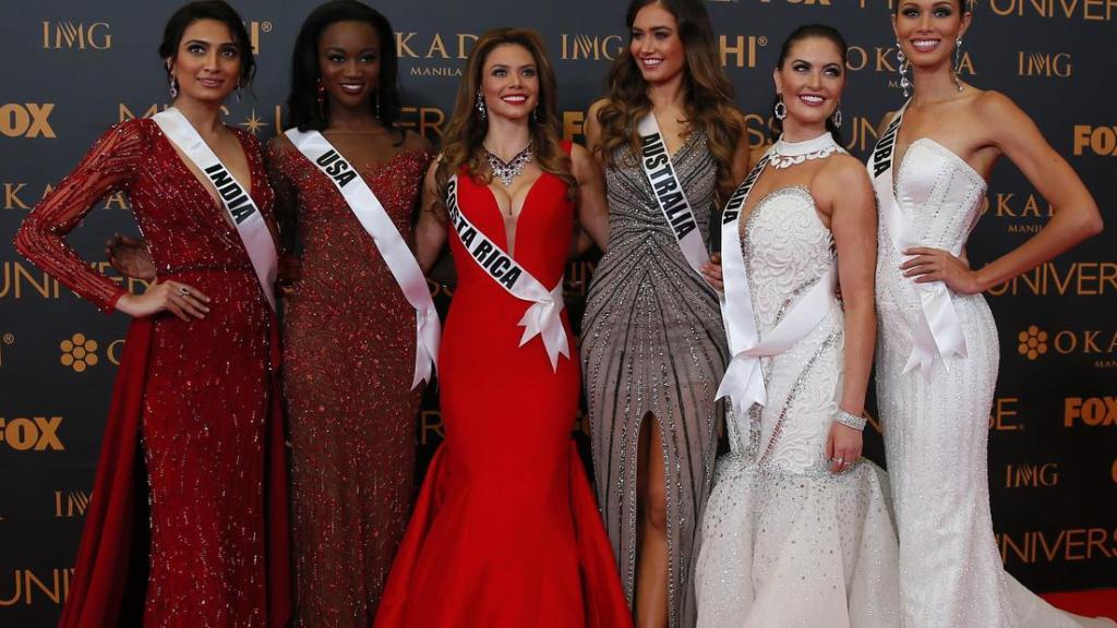 Siera (la segunda por la derecha) tiene una figura y una altura que rompía con el canon del resto de candidatas.