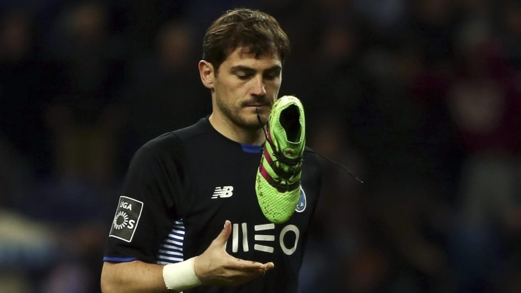 Casillas, durante un partido con el Oporto