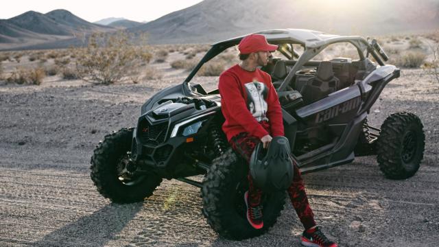 Lewis Hamilton no se resiste a la moda de los UTV