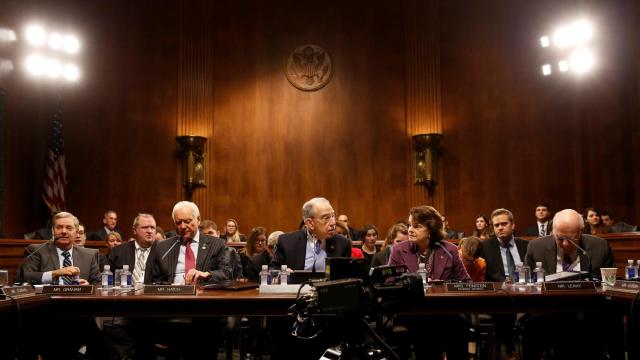 Los republicanos siguen adelante en el Senado sin los demócratas.