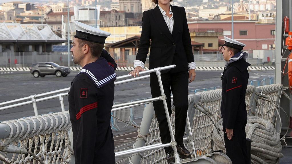 La ministra Cospedal, durante un acto oficial de índole castrense.