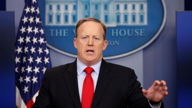 Spicer, durante la rueda de prensa.