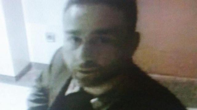 Ismael Benito Ortega, capturado por la cámara de vigilancia de EL ESPAÑOL.