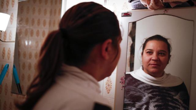 María del Mar Utón, de 40 años, forma parte del grupo de mujeres en exclusión social de las Desamparadas y se gana la vida vendiendo en la calle.