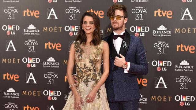 Macarena Gómez y Aldo Comas en el photocall de la 31 edición de los premios Goya.