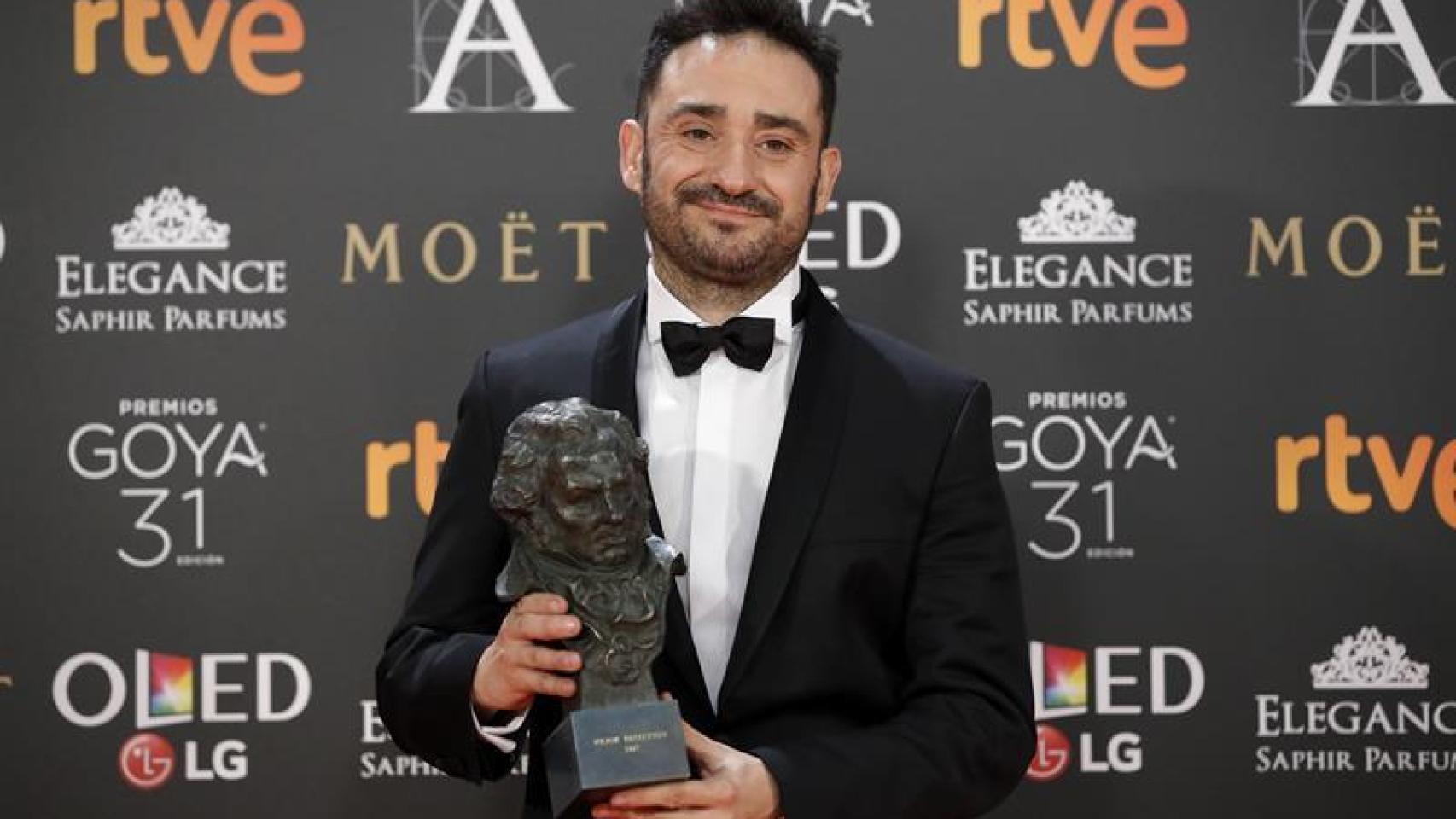Juan Antonio Bayona, con su Goya al Mejor director.