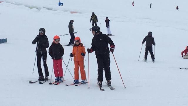 Los reyes, Felipe VI y Letizia, junto a sus hijas, las infantas Leonor y Sofía.