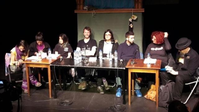 Coloquio en el escenario tras acabar la representación.