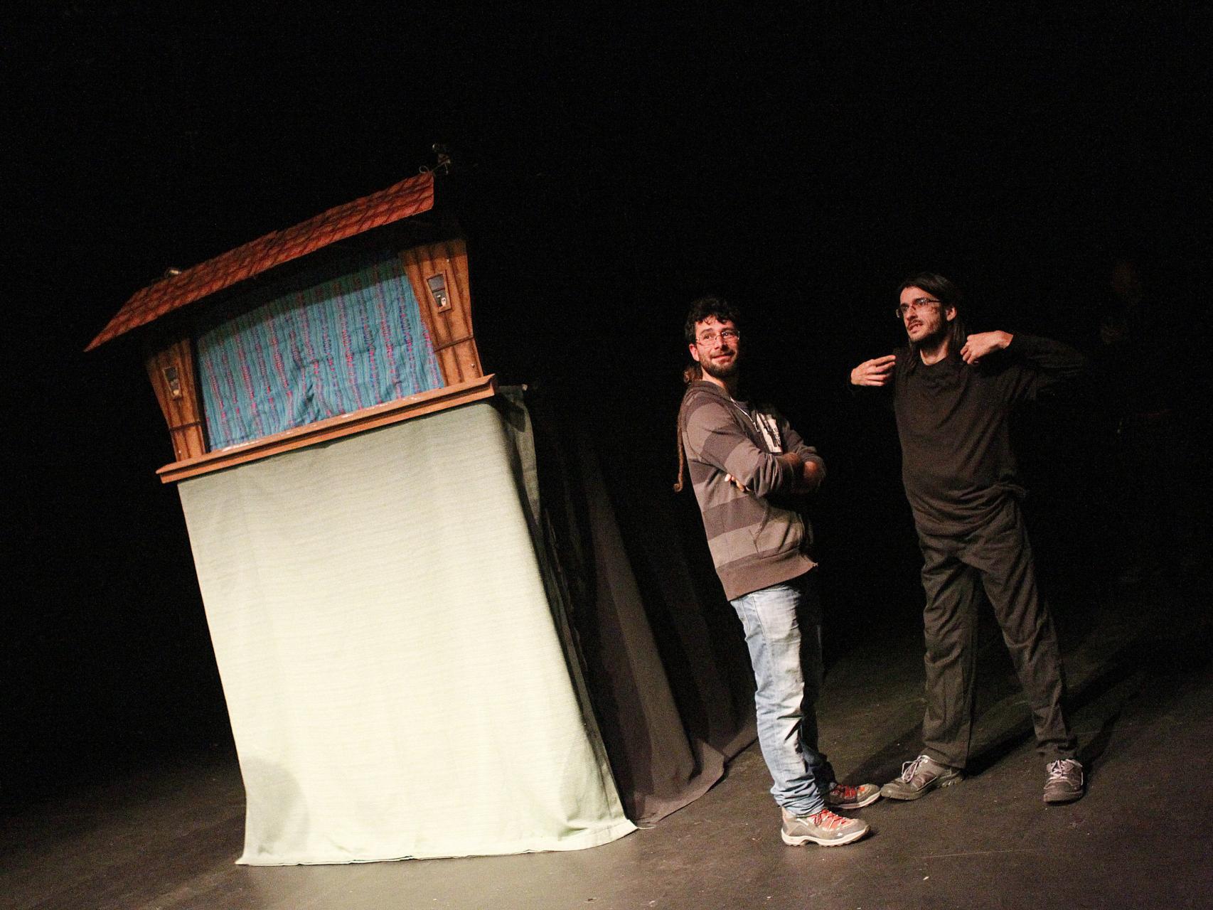 Los titiriteros vuelven a los escenarios con su obra La bruja y Don Cristóbal un año después de su detención.