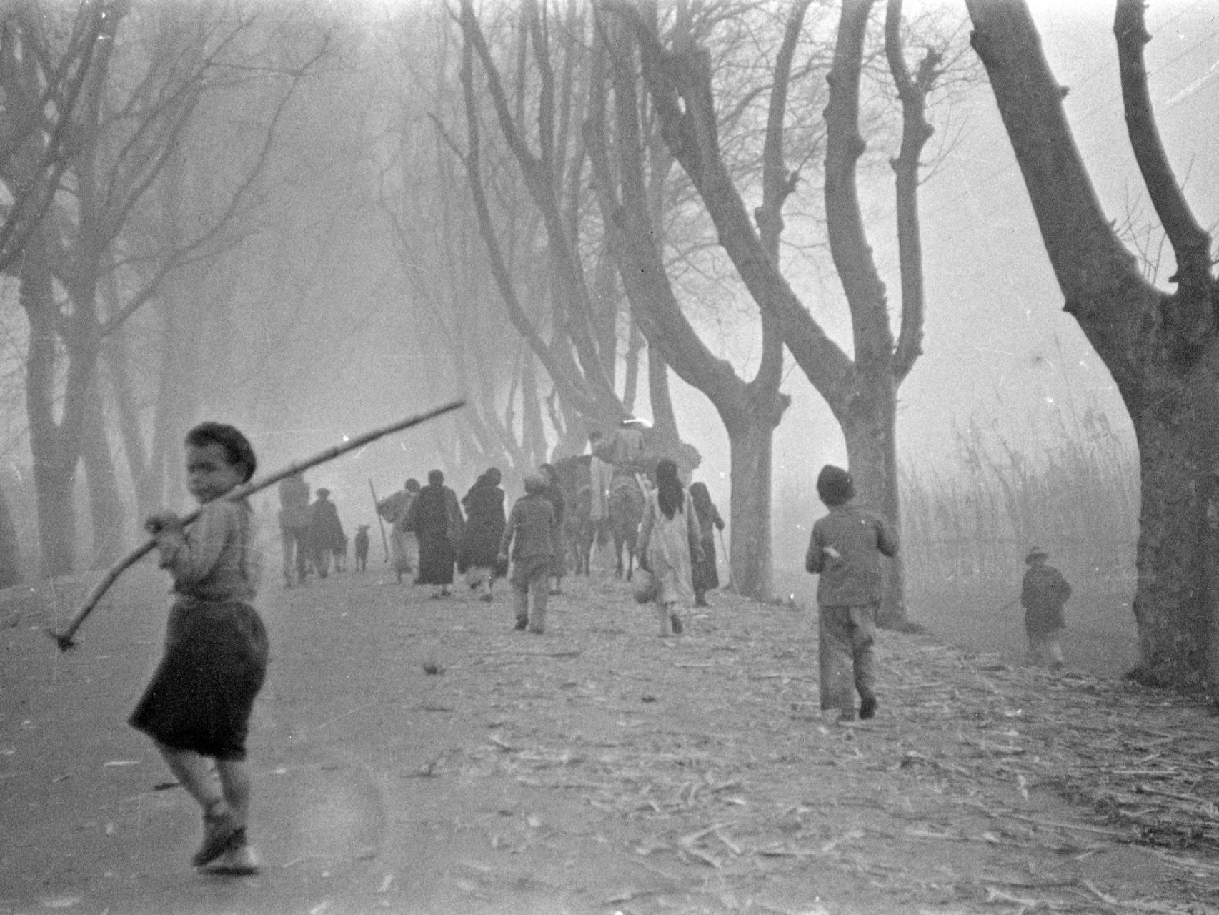 Cuando llegaron las tropas franquistas a Málaga, cundió el pánico en la ciudad. Muchos optaron por huir por la carretera de Almería. Fotos de Hazen Sise cedidas por Jesús Majada y el CAF.