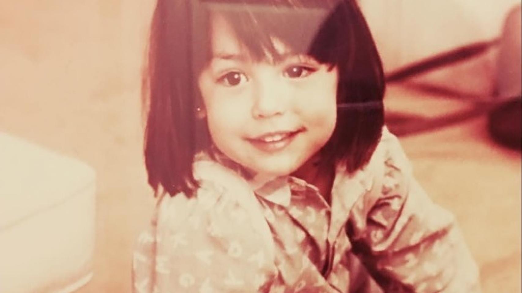 Tamara Falcó ha anunciado en su Instagram que ha decidido hacer un 'detox' de redes sociales. Ha elegido esta foto de ella de pequeña para despedirse por un tiempo para estar más tranquila.