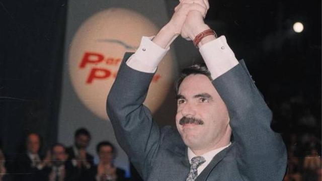 Imagen de archivo del expresidente José María Aznar durante un mitin en los años 90.