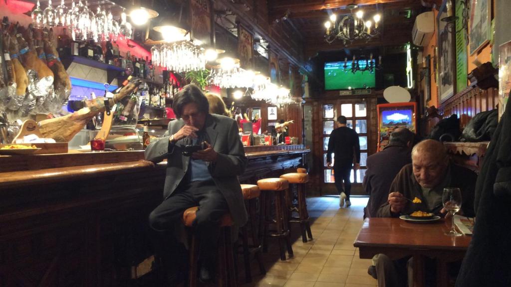 Interior del Mesón Moreno.