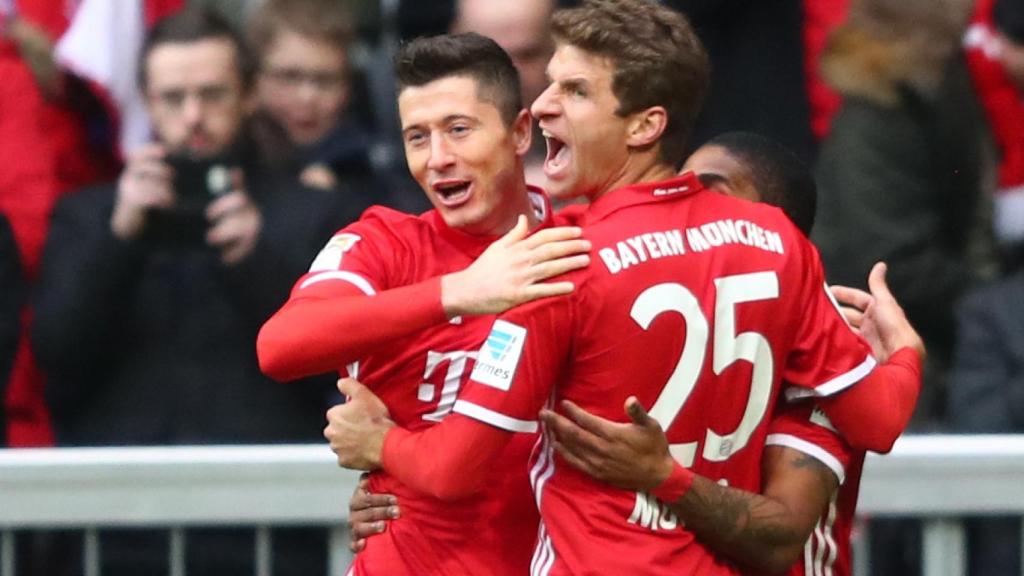 Lewandowski y Müller celebran un gol con el Bayern.