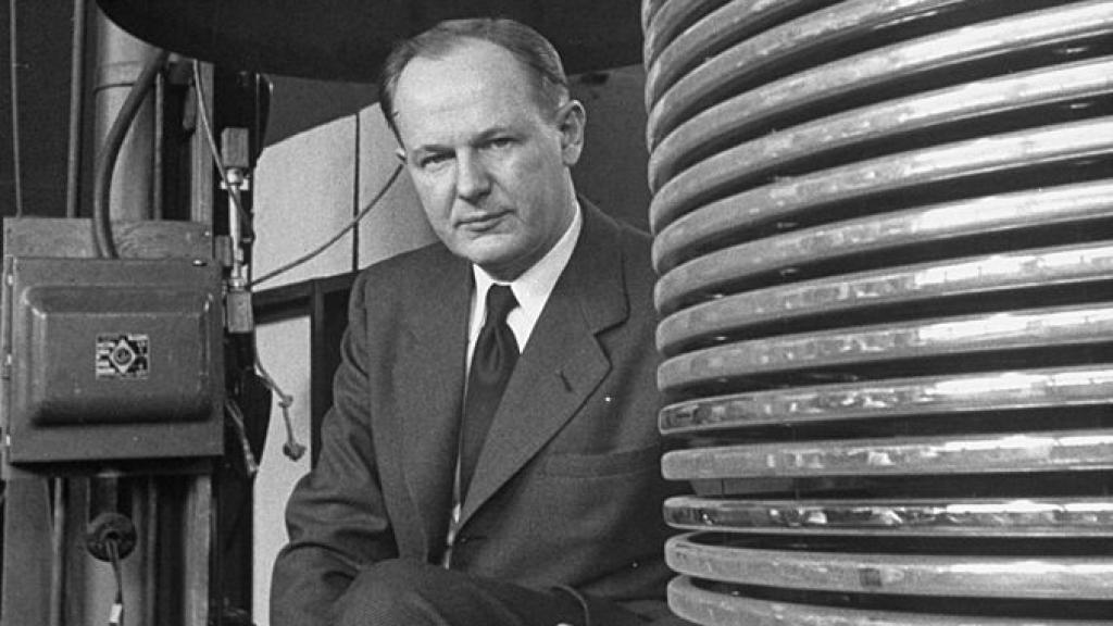 John G. Trump en el laboratorio de alto voltaje del MIT.