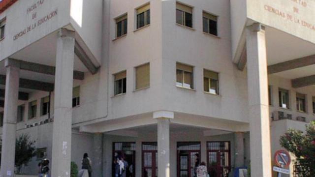 La entrada de la Universidad de Granada.