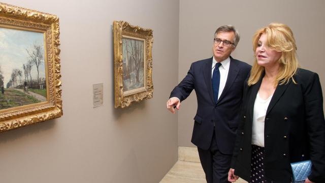 Guillermo Solana y Carmen Cervera, en la exposición de Camille Pissarro, en 2013.