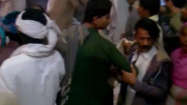 Al menos 72 muertos por un atentado en un templo sufí de Pakistán