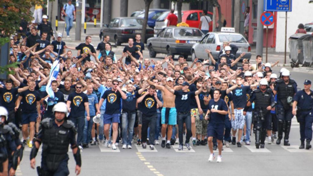 Los ultras del Rad durante un partido de Europa League.
