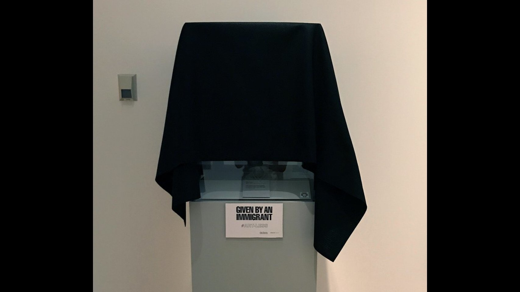 Un museo tapa las obras de inmigrantes para protestar contra Trump