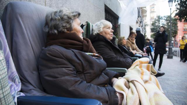 Paca y Angelines, en la cola.