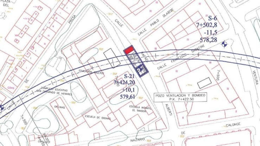 El trazado del túnel en San Fernando de Henares y, en medio, el pozo de bombeo.
