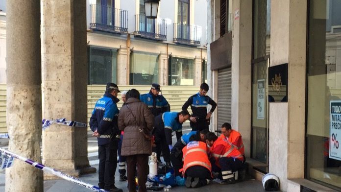 fallece anciana calle valladolid centro ambulancia policia 1