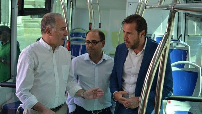 presentacion-nuevos-autobuses-auvasa-valladolid-1-696x464