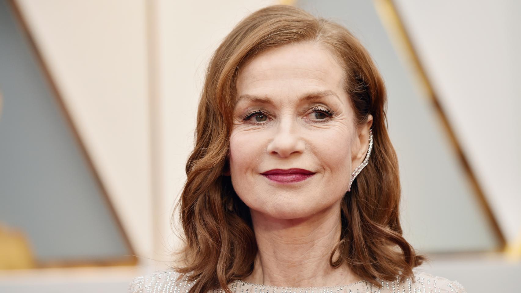 Isabelle Huppert, nominada como Mejor Actriz por Elle, llegando a la 89º Edición de los Oscar | Foto: Getty Images.