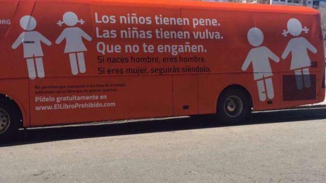 Autobús publicitario de HazteOir que este lunes ha recorrido el centro de la capital