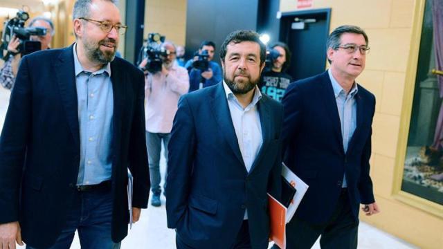 Girauta, Gutiérrez y Nacho Prendes, antes de su reunión con el PP en el Congreso.