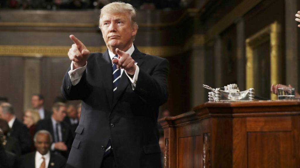 Donald Trump al terminar su primera intervención en el Congreso.