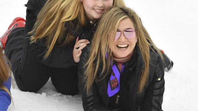Máxima junto a su hija Amalia en la nieve este mismo lunes.